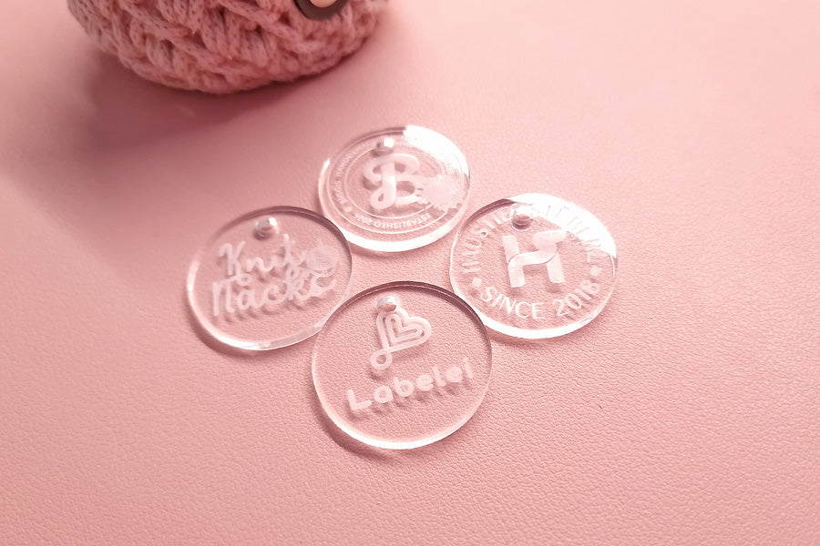 Runde Hangtags aus Acryl | Personalisiert