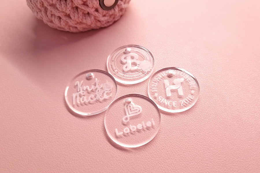 Runde Hangtags aus Acryl | Personalisiert