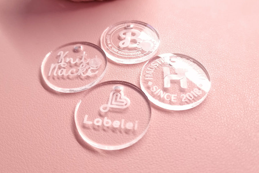 Runde Hangtags aus Acryl | Personalisiert