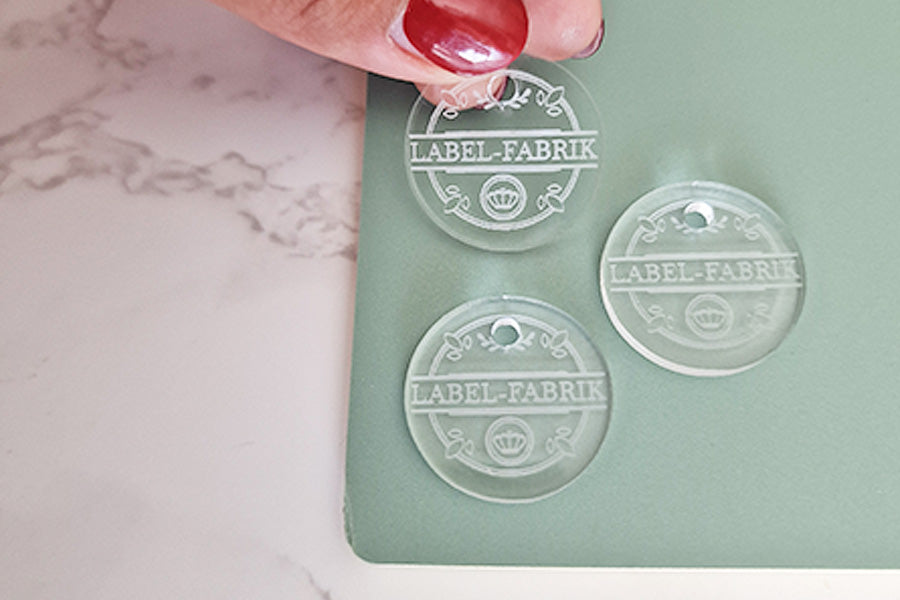Runde Hangtags aus Acryl | Personalisiert